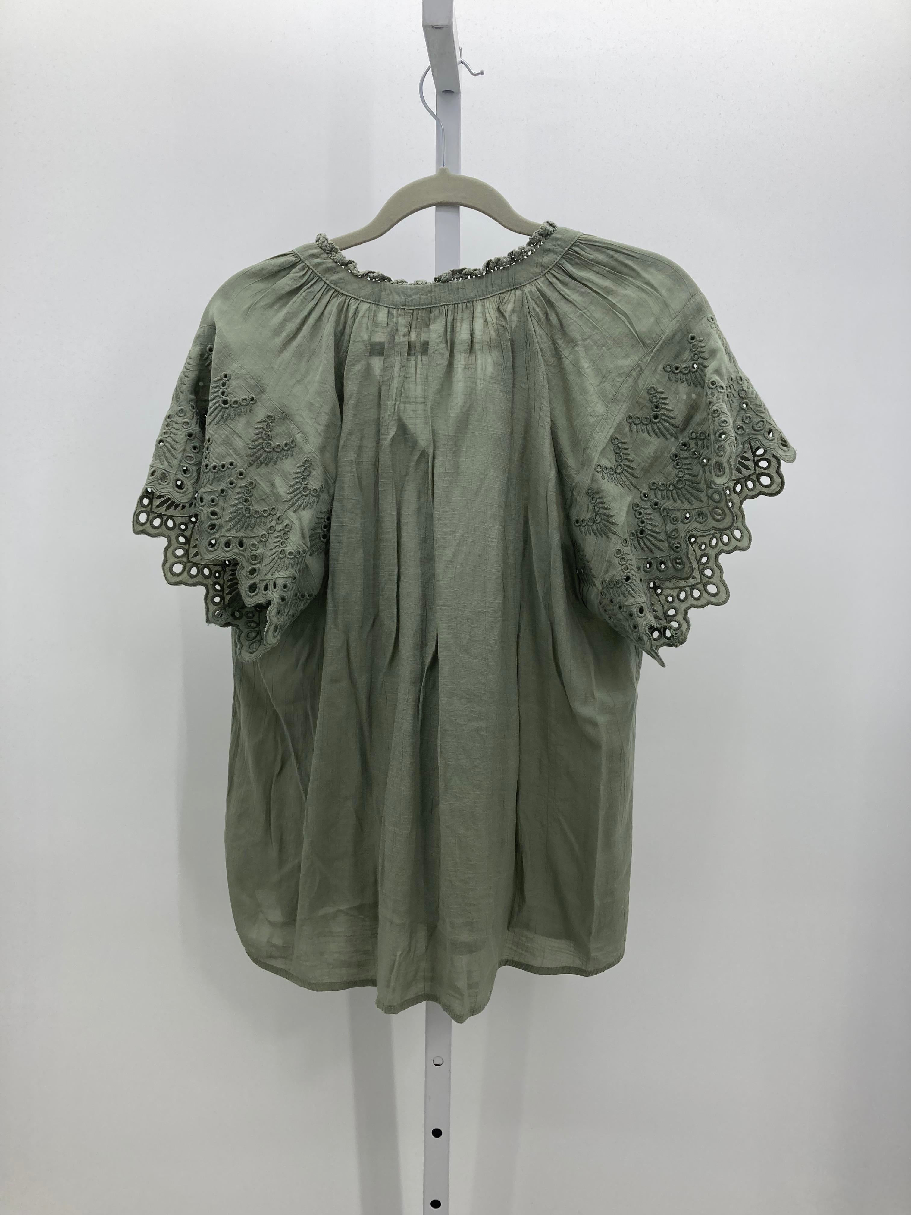 Size Medium Misses Short Sleeve Shirt