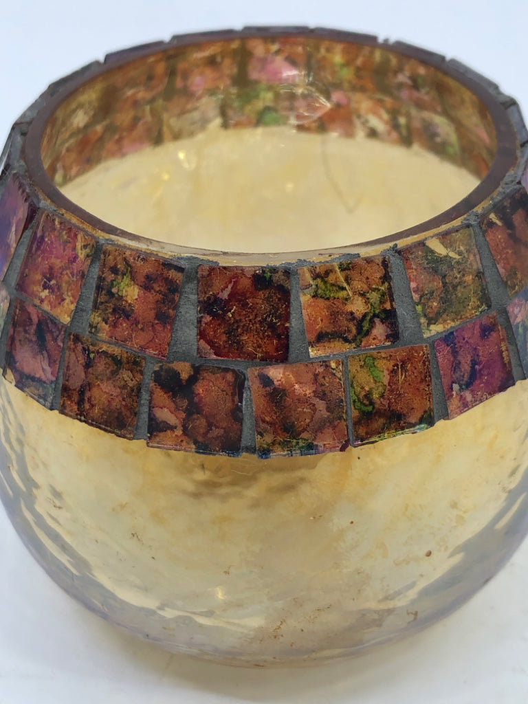 AMBER IRIDESCENT MOSAIC ROUND CANDLE HOLDER.