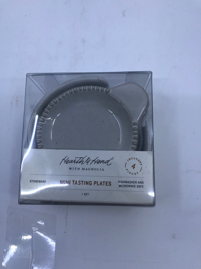 NIB GREY MINI TASTING PLATES 4 IN HOLDER HEARTH & HAND.
