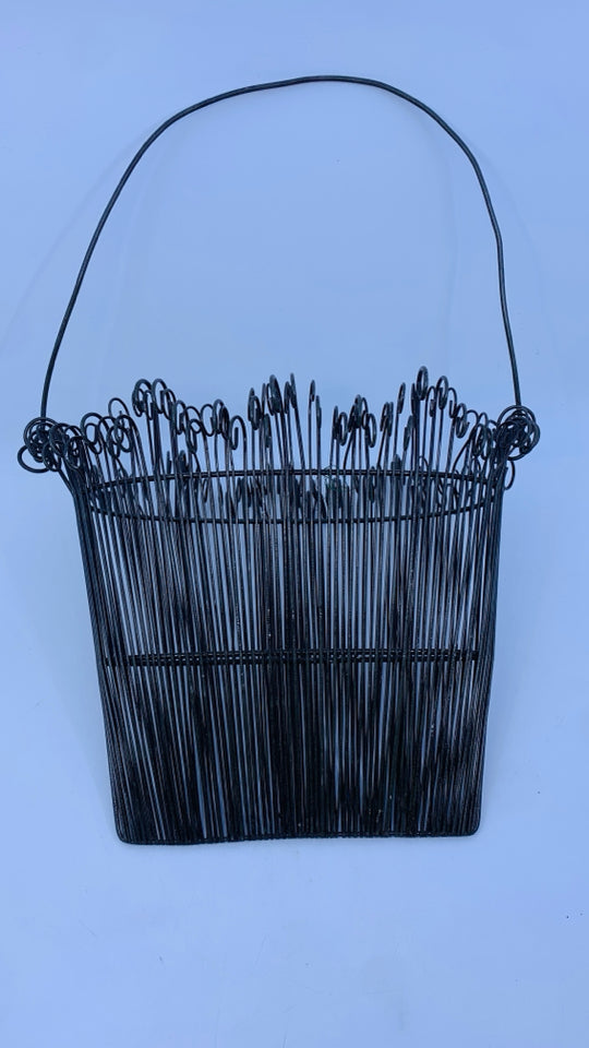 BLACK METAL WALL HANGING BASKET W HANDLE.