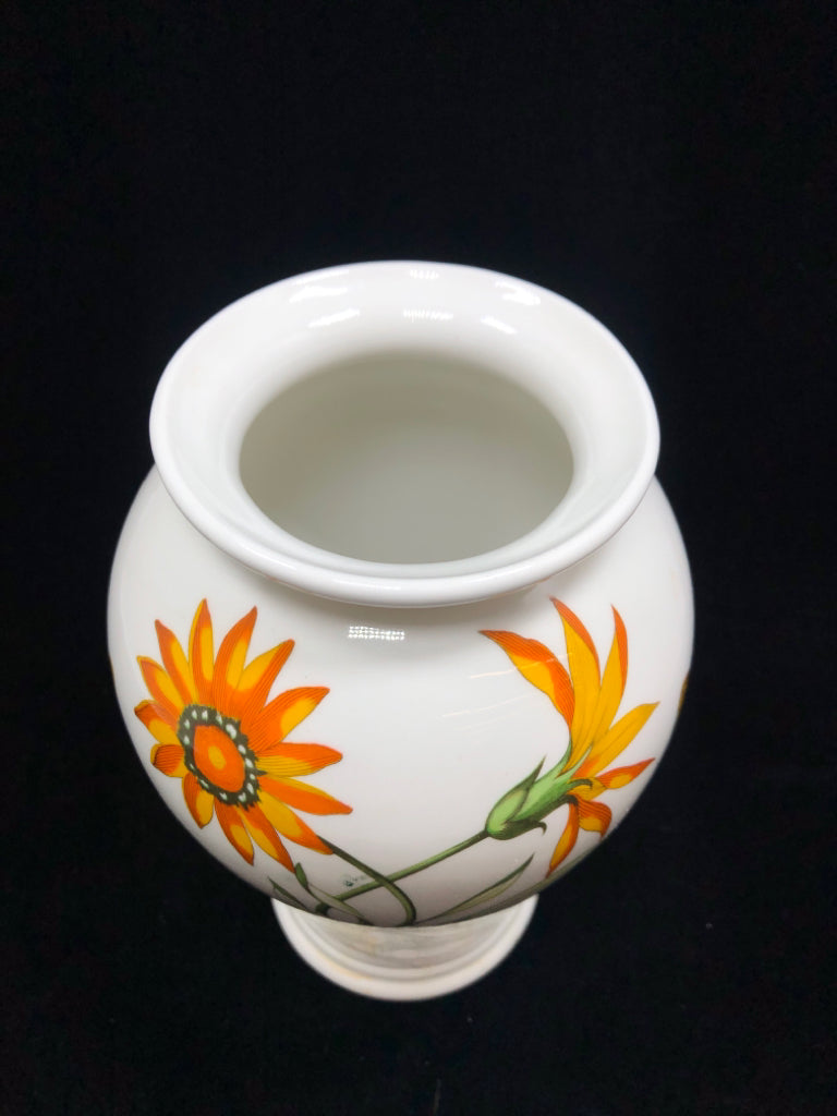 BOTANIC GARDEN DAISY VASE.