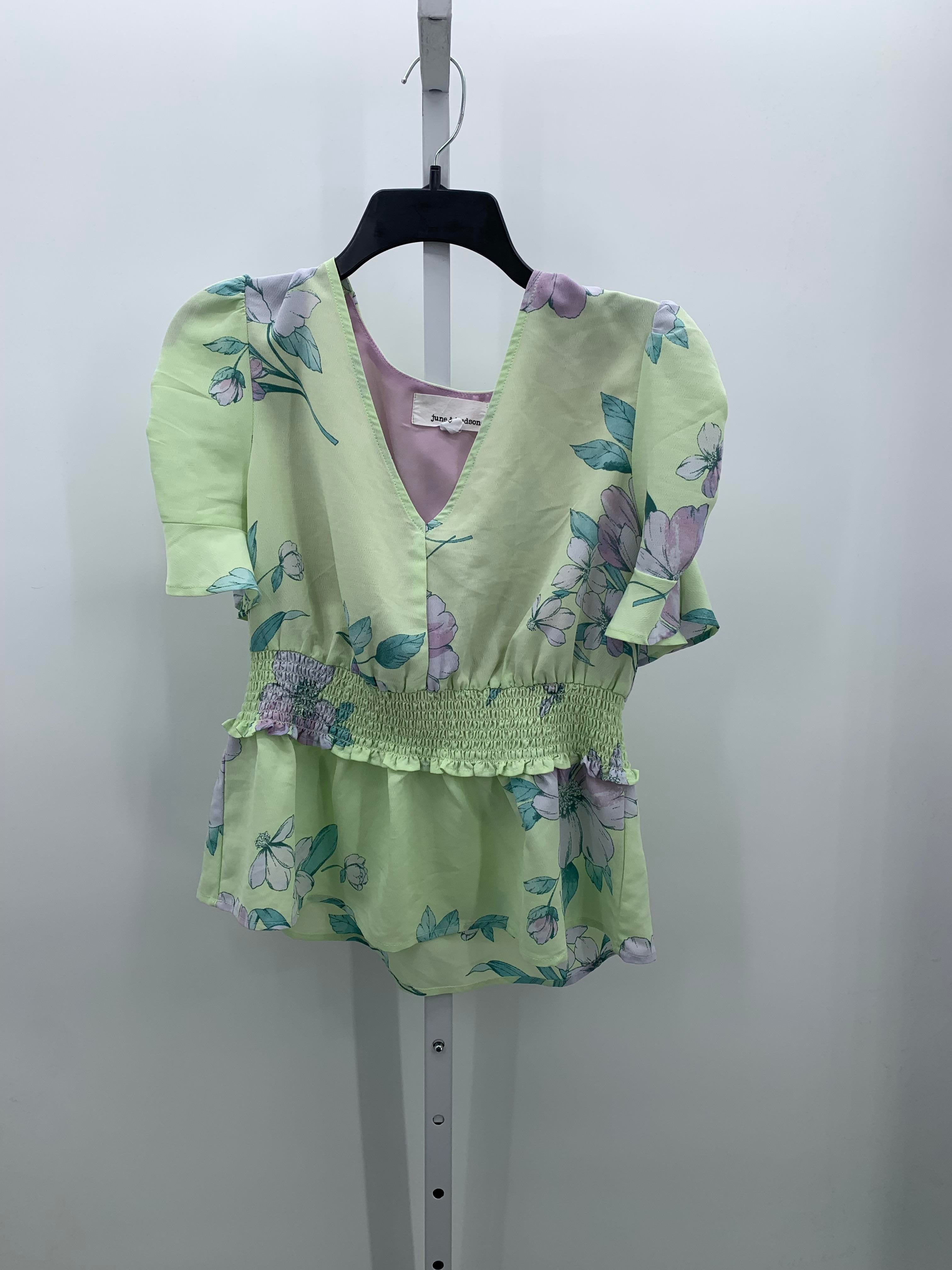 Size Large Juniors Short Sleeve Shirt