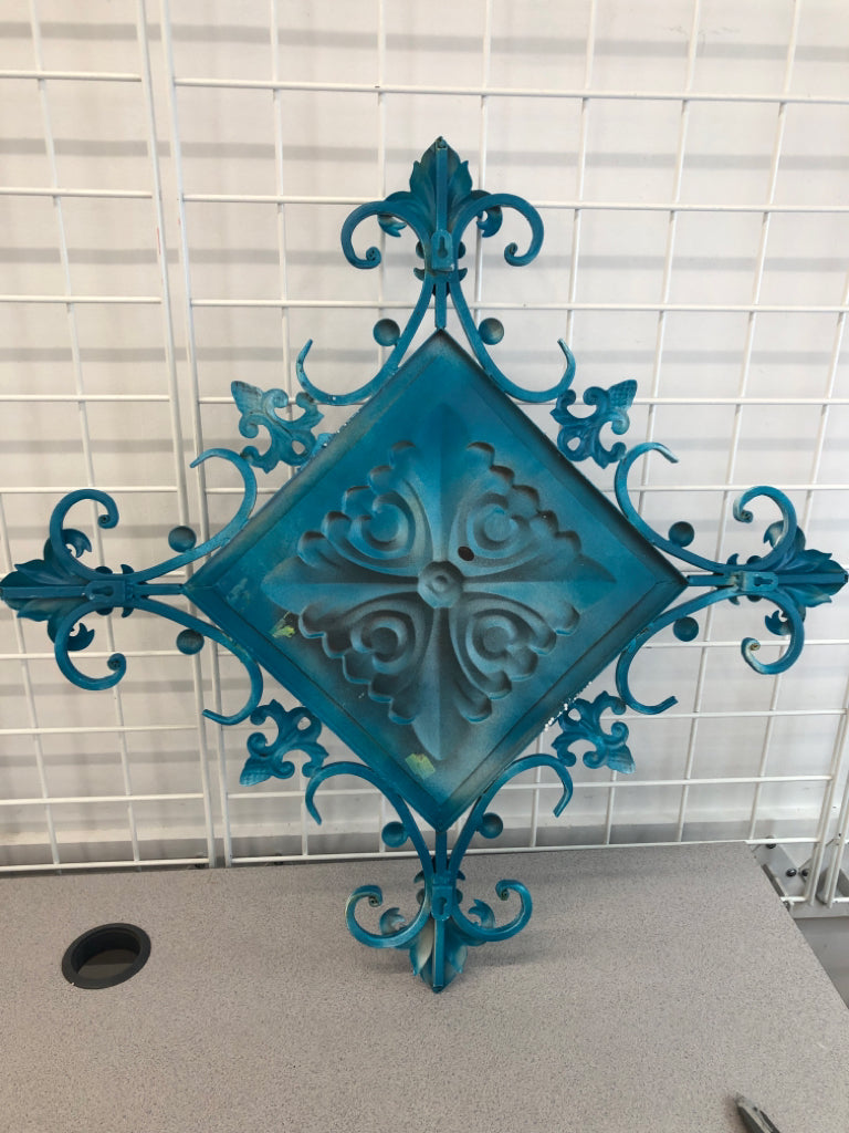 TEAL METAL WALL DECOR.