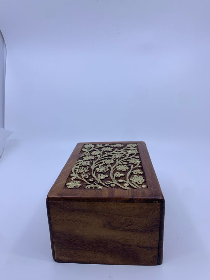 WOODEN SLIDE OPEN BOX W/FLOWERS.