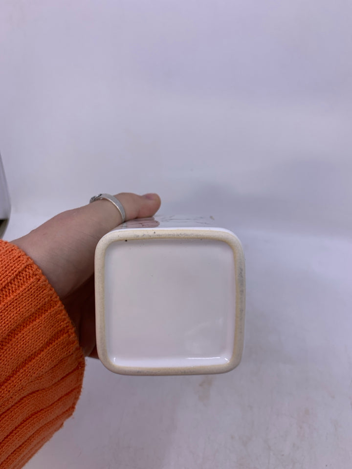 CERAMIC MARBLE LOOK W/ GOLD PLASTIC TOP.