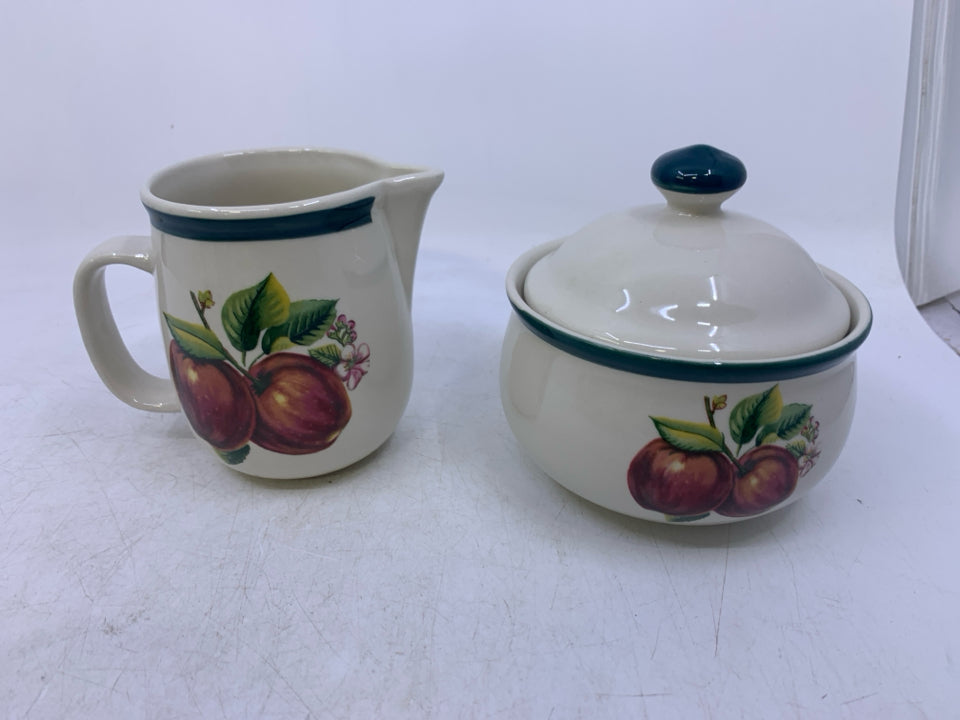 WHITE W/ PRINTED APPLES GREEN EDGES.