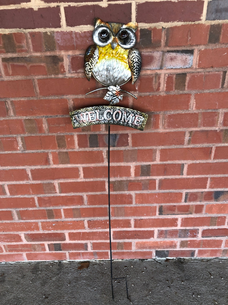 METAL WELCOME OWL STAKE.