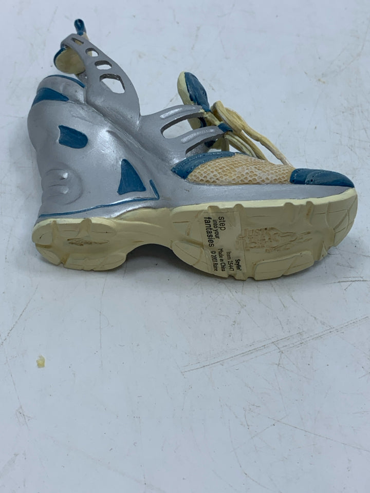 JUST THE RIGHT SHOE FIGURINE IN BOX.