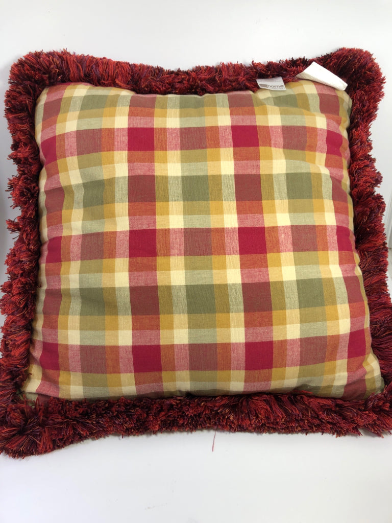 RED PLAID W/FRINGE PILLOW.