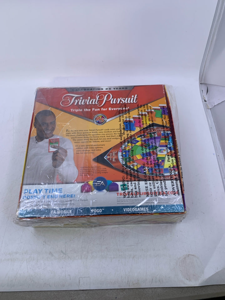 NIP TRIVIAL PURSUIT CELEBRATING 25 YEARS.