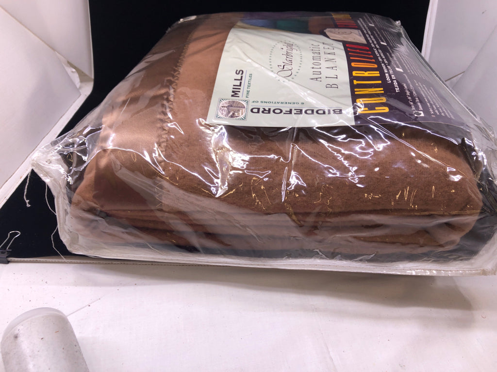 NIP LIGHT BROWN HEATED BLANKET- TWIN
