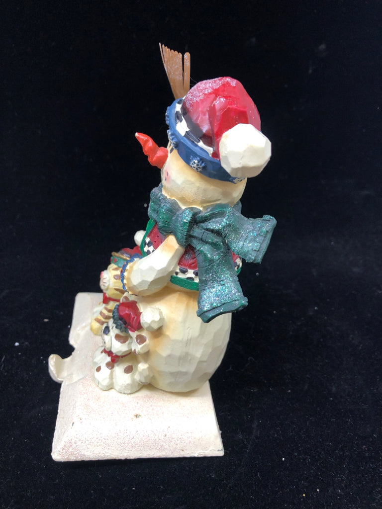 NIB HAND-CARVED WOOD SNOWMAN W/CAT & DOG STOCKING HOLDER.
