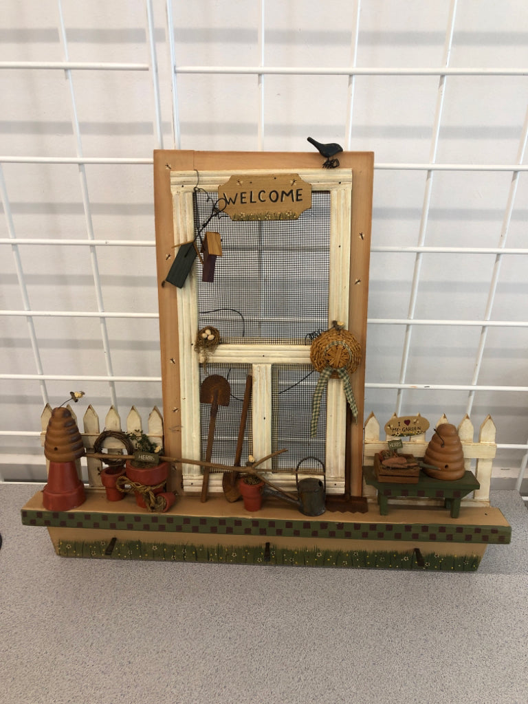 PRIMITIVE 3D WOODEN GARDEN HOOK WALL HANGING.