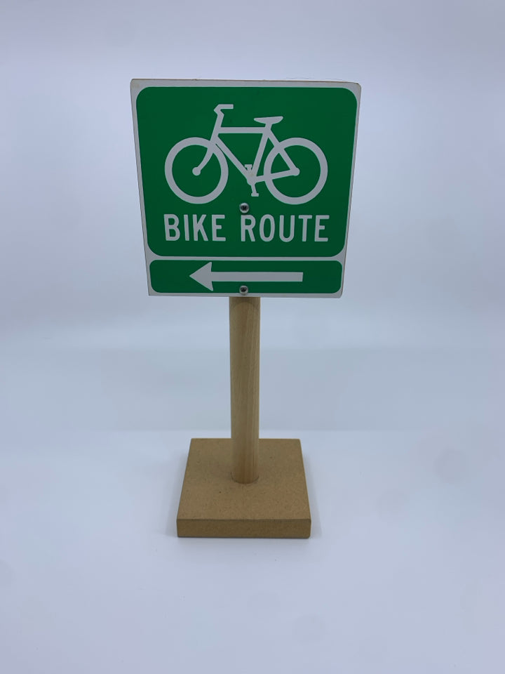 SMALL BIKE ROUTE SIGN.
