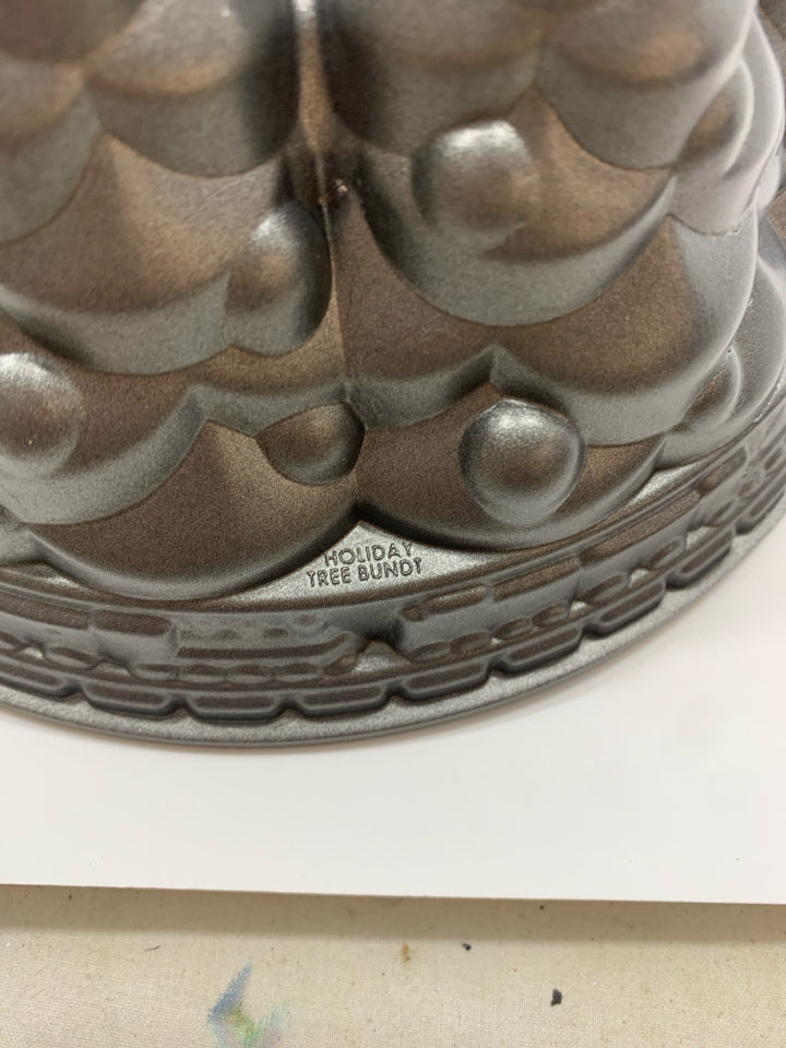NORDIC WARE HOLIDAY TREE BUNDT PAN.
