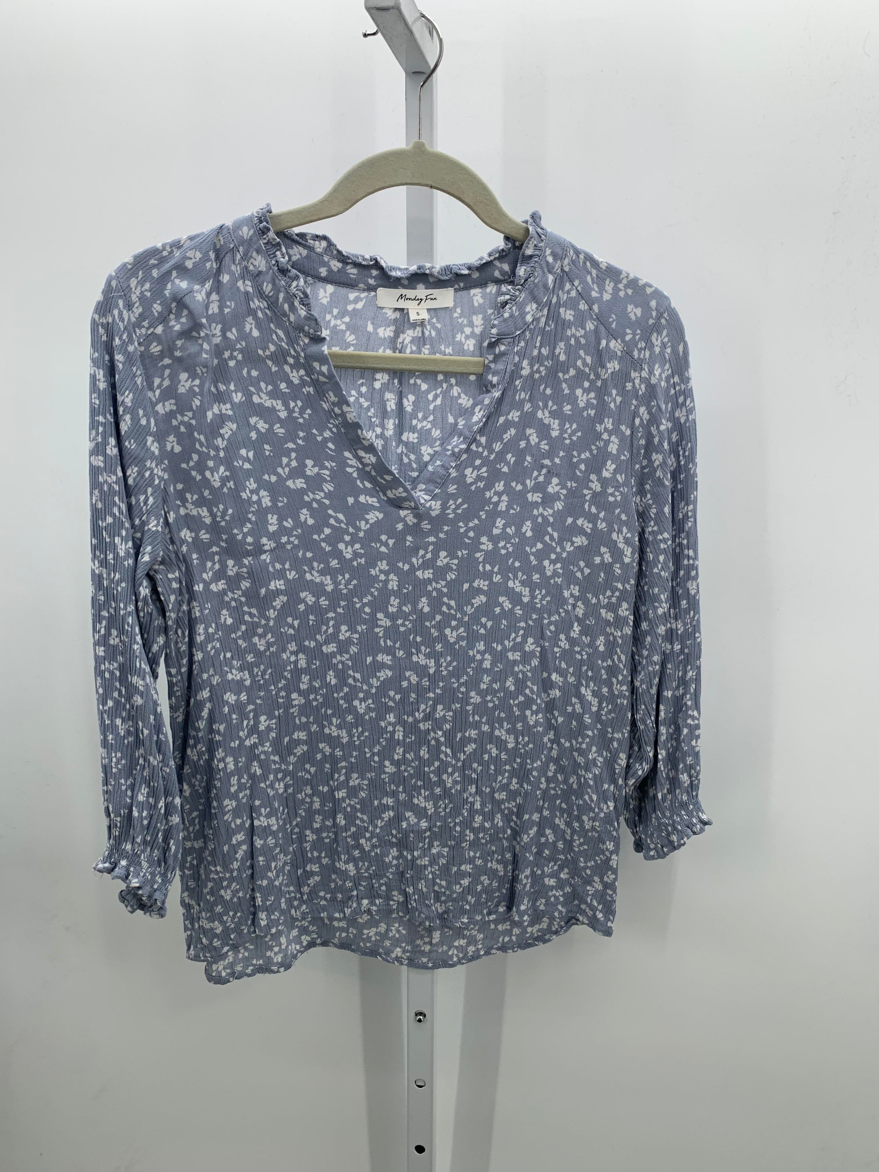 Size Small Misses 3/4 Sleeve Shirt