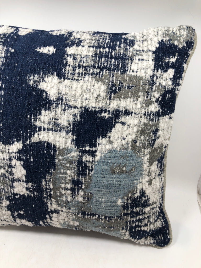 BLUE/WHITE THROW PILLOW W/GREY BACK.