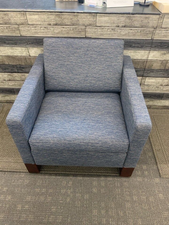 NAVY W/ TEXTURED WHITE ACCENT CHAIR.