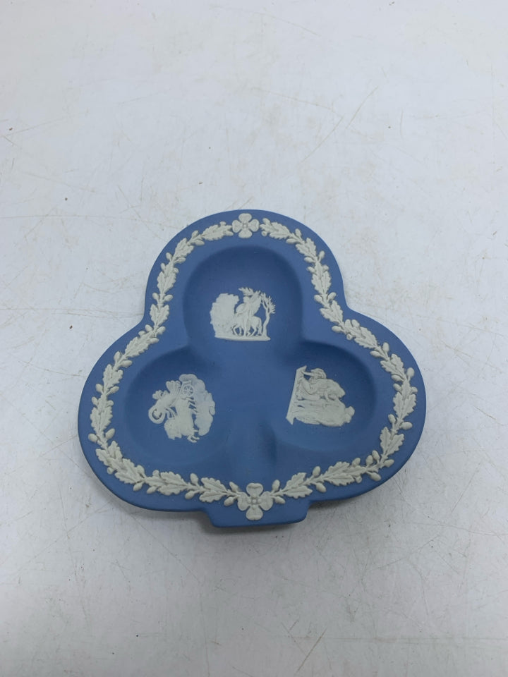 VTG JASPERWARE CLOVER SHAPED ASHTRAY W/ 3 DIFFERENT SCENES.