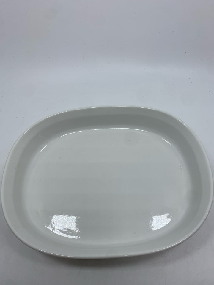 CORNING WARE OVAL CASSEROLE DISH W/LID.