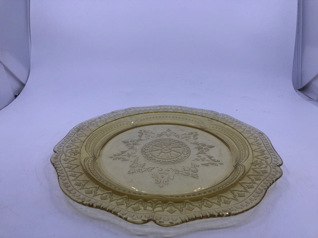 VTG YELLOW DEPRESSION GLASSS SERVER.