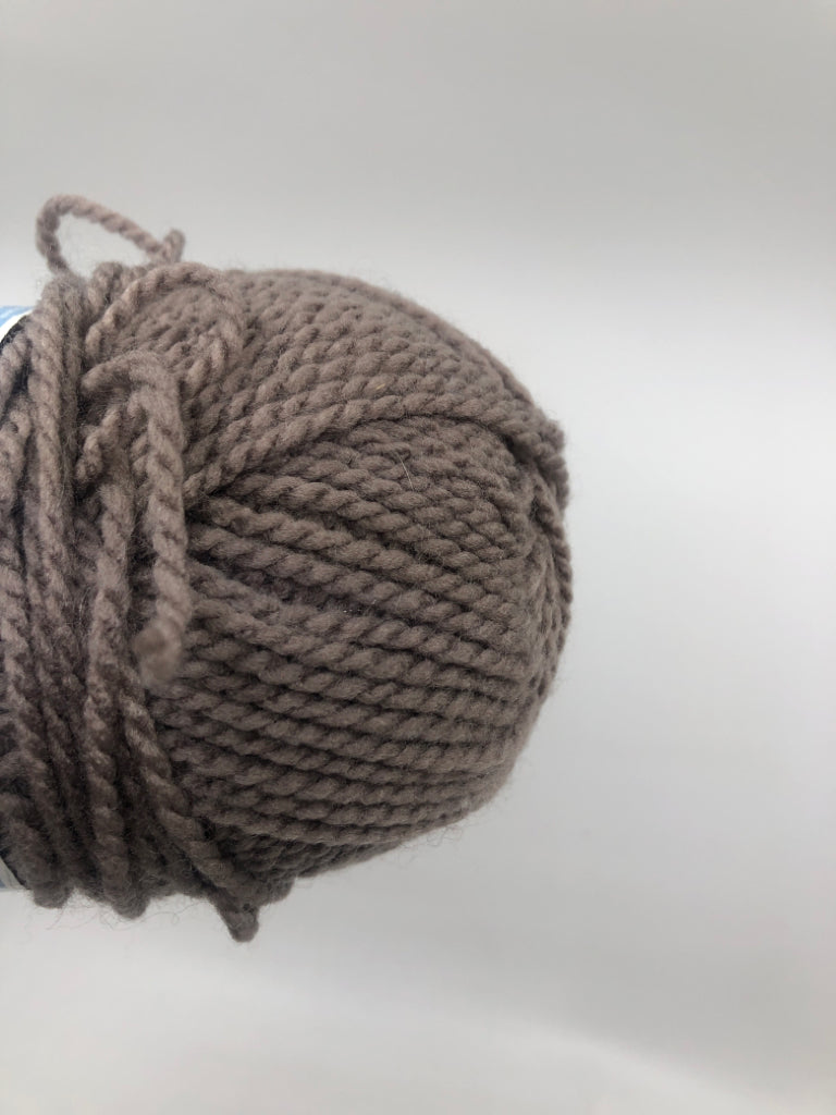 TAUPE CHUNKY YARN.
