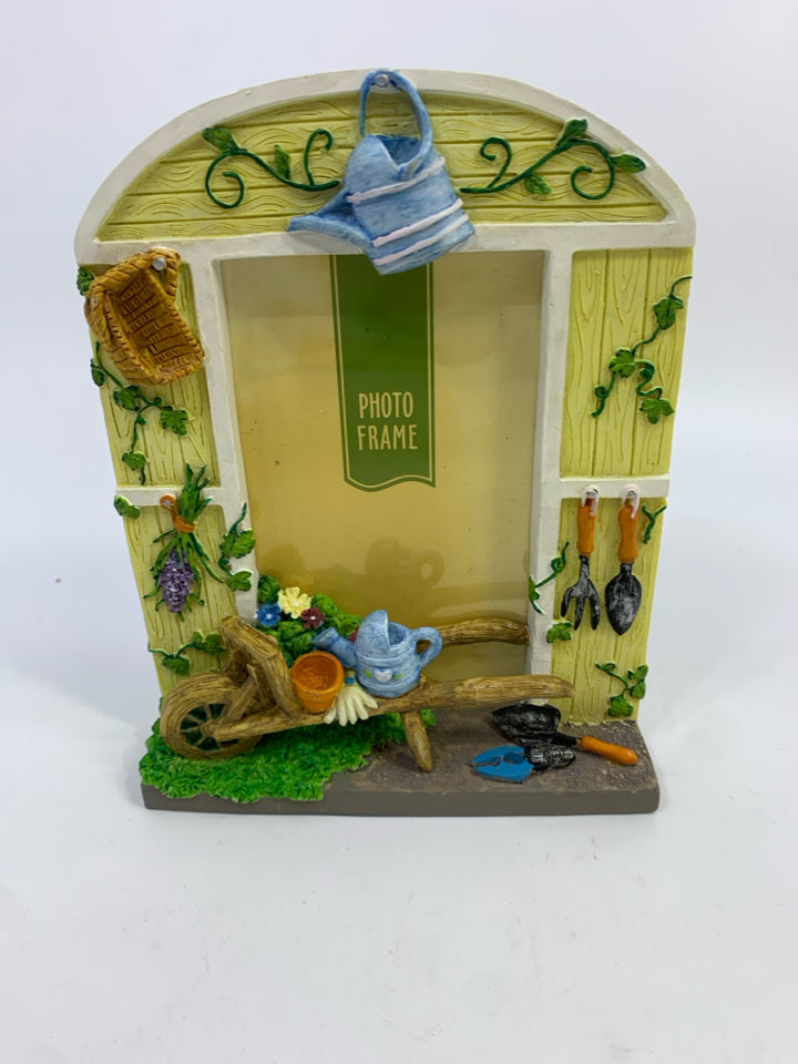GARDEN PHOTO FRAME.