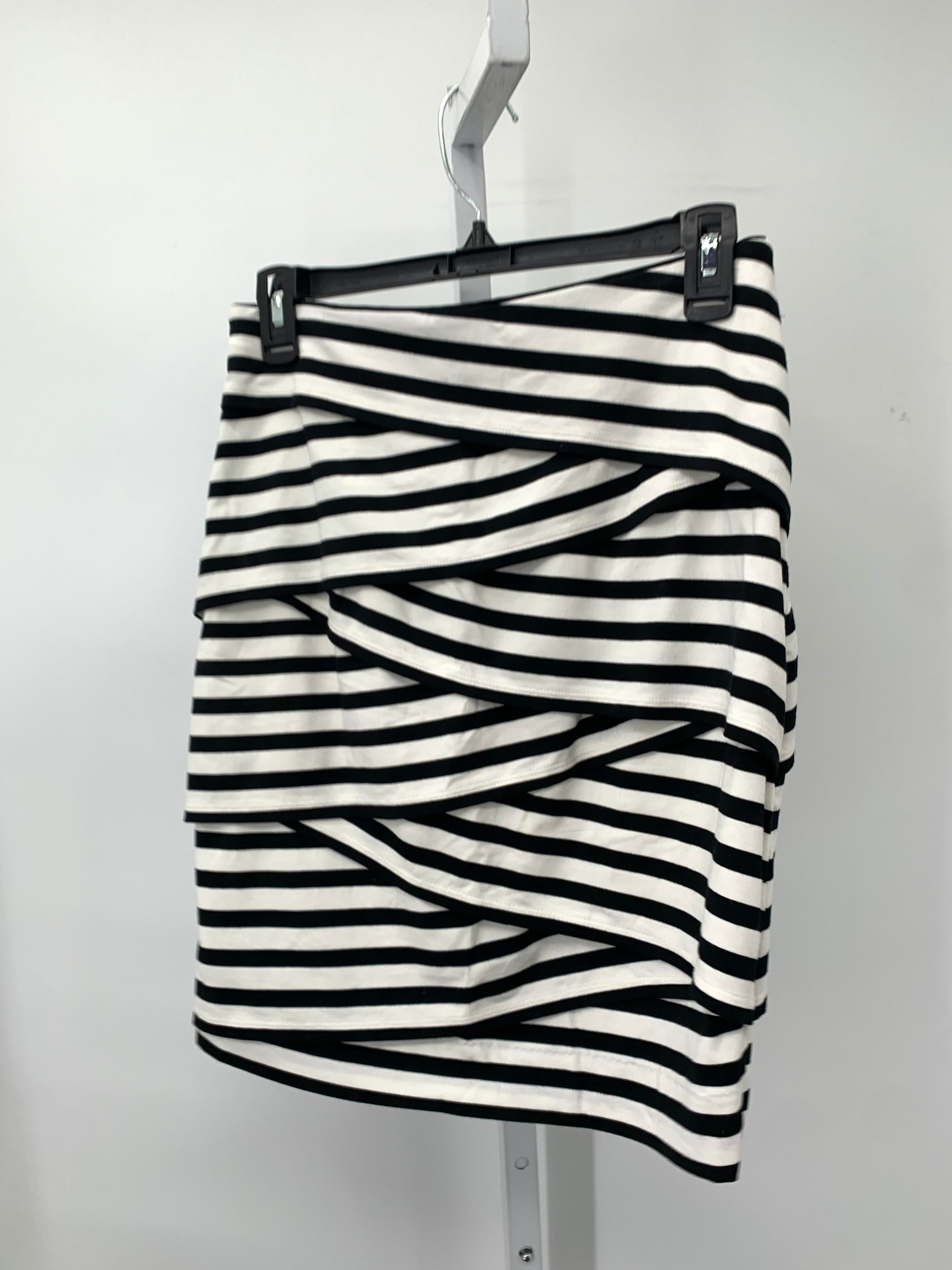 White House Black Size 2 Misses Skirt