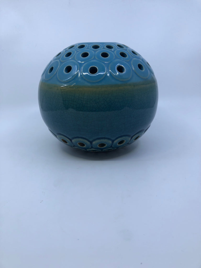 LARGE TEAL ROUND TEA LIGHT HOLDER.
