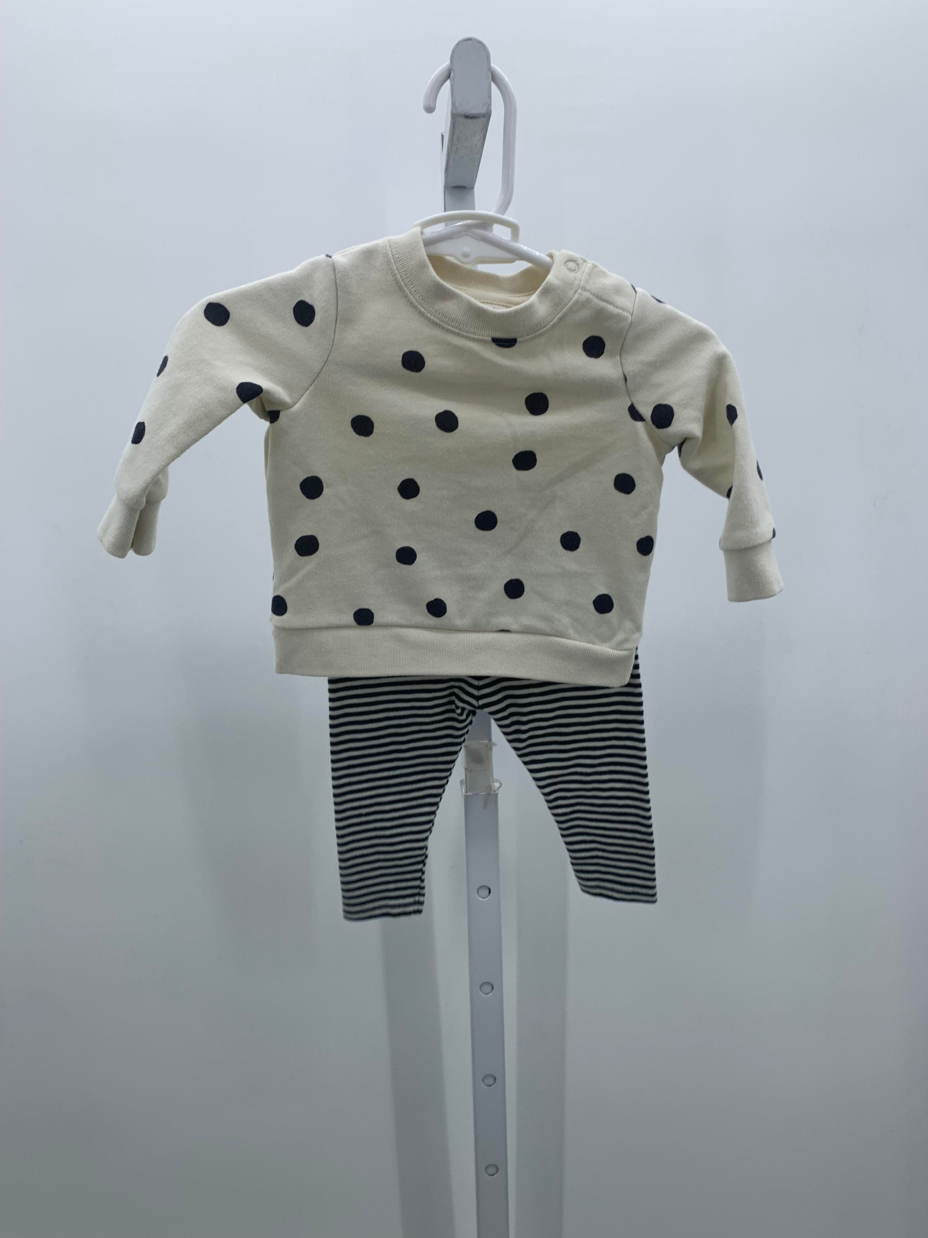 POLKA DOTS SHIRT AND STRIPE PANTS