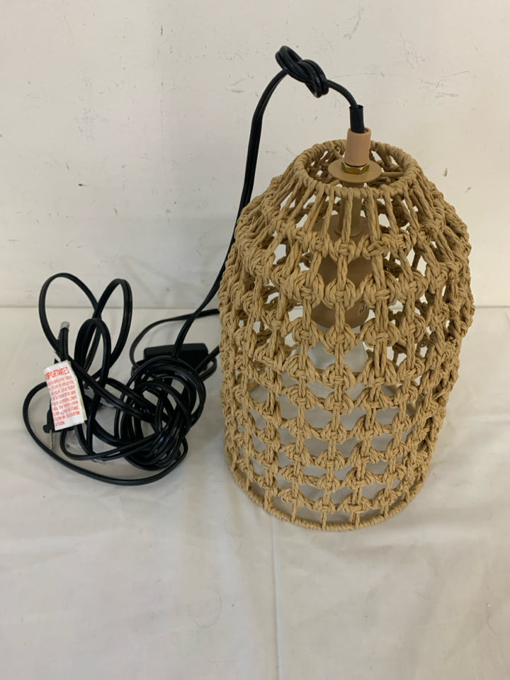 BLONDE WOVEN HANGING LAMP.