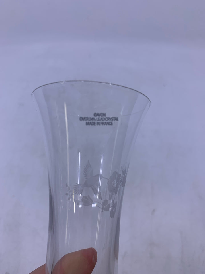 FOOTED CLEAR GLASS VASE W/ FROSTED HUMMING BIRD.