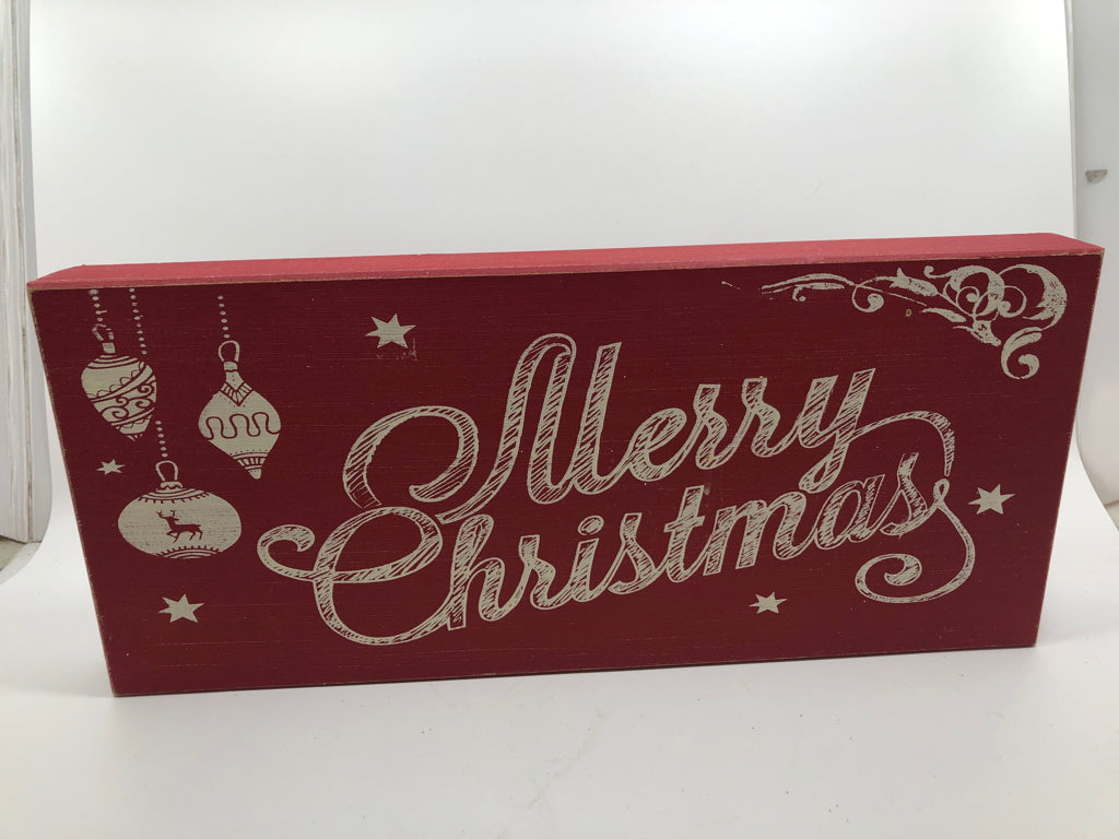 RED WOOD "MERRY CHRISTMAS" WALL HANGING.