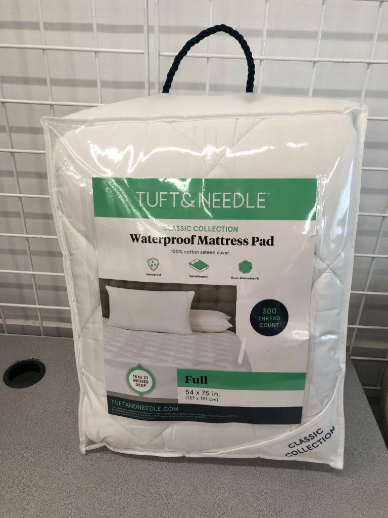 NIB WATERPROOF MATTRESS PAD FULL.
