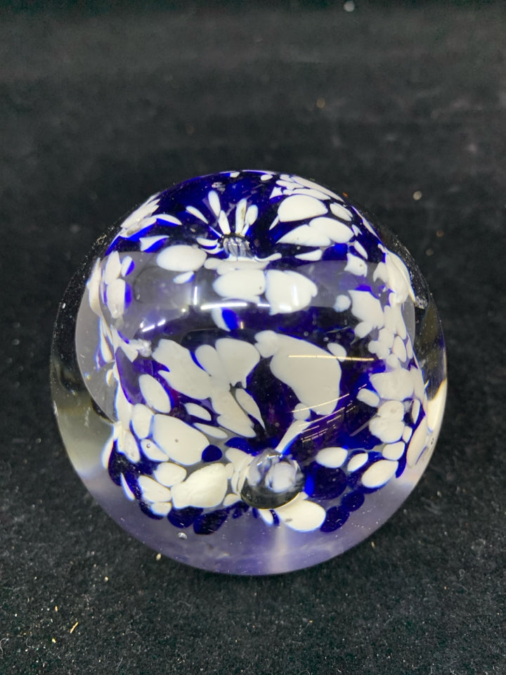 SMALL CLEAR GLASS BLUE/WHITE SWIRL INSIDE PAPERWEIGHT.