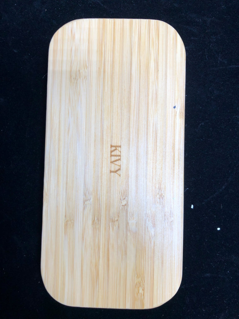 KIVY CLEAR GLASS BUTTER DISH W/WOOD BASE.