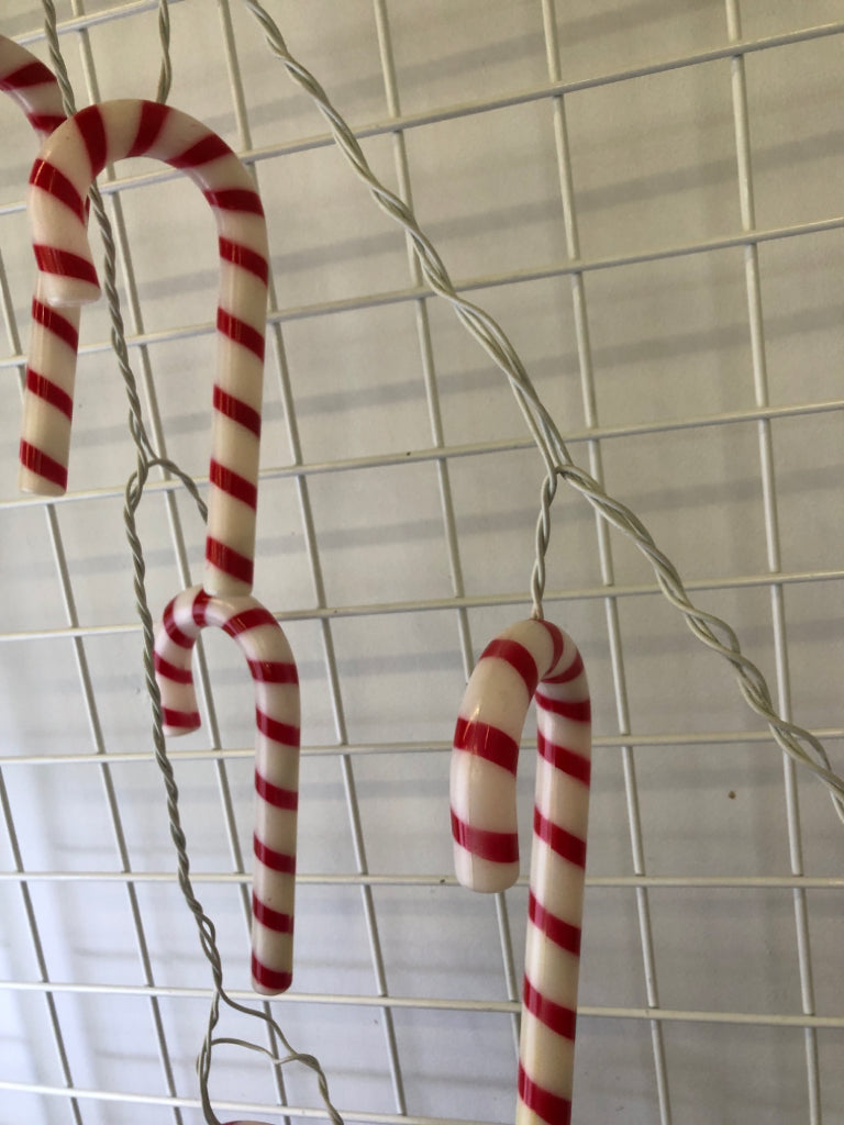 CANDY CANE LIGHT UP GARLAND.