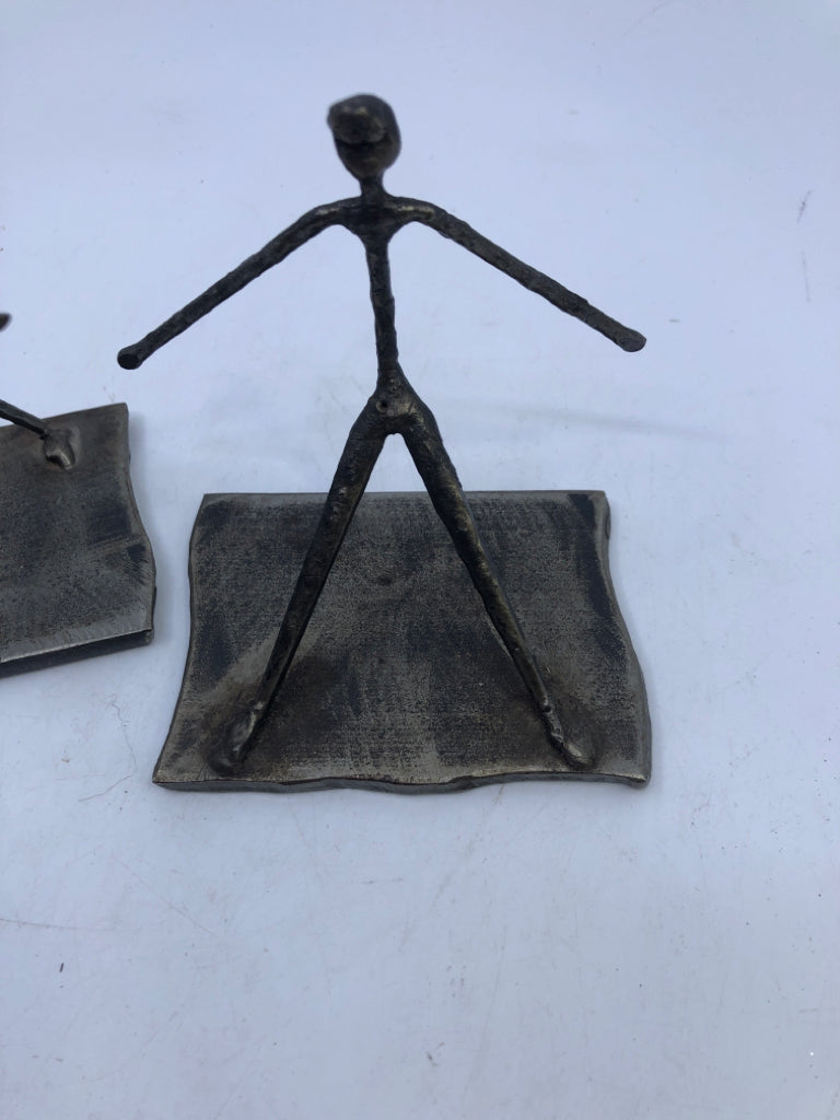 2PC METAL ABSTRACT PEOPLE.