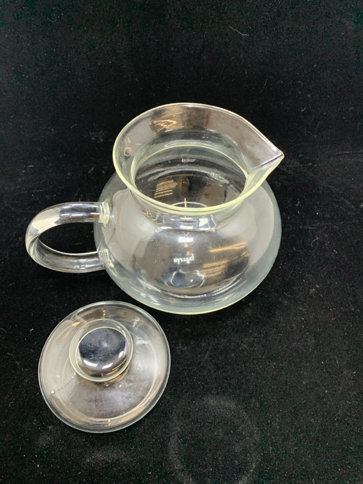 CLEAR GLASS TEAPOT.
