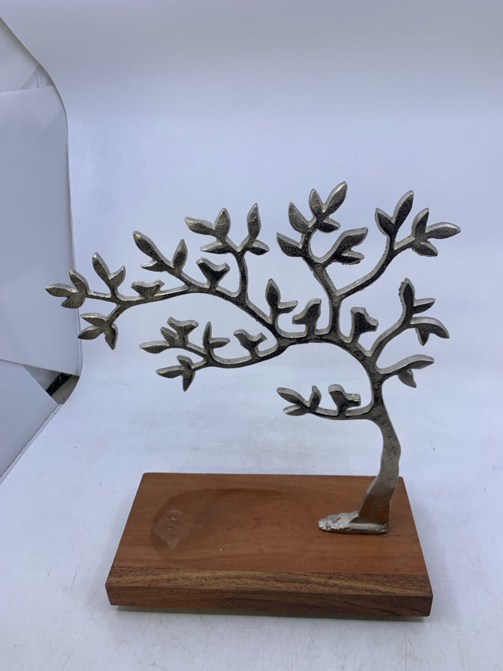 WOOD BASE W/ SILVER METAL TREE.