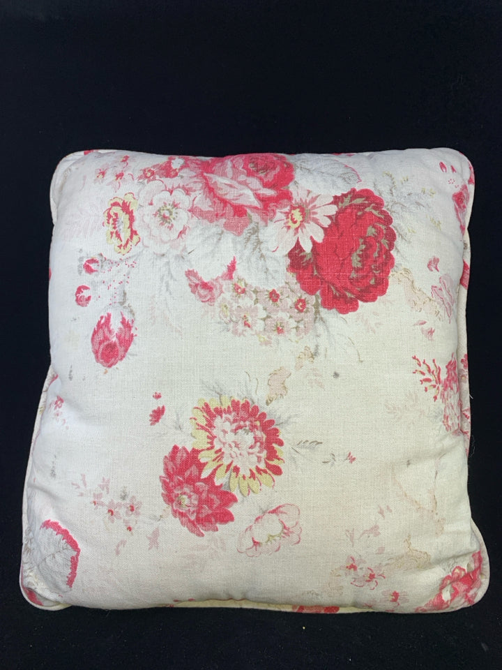 TAN ACCENT PILLOW W/RED FLOWERS.