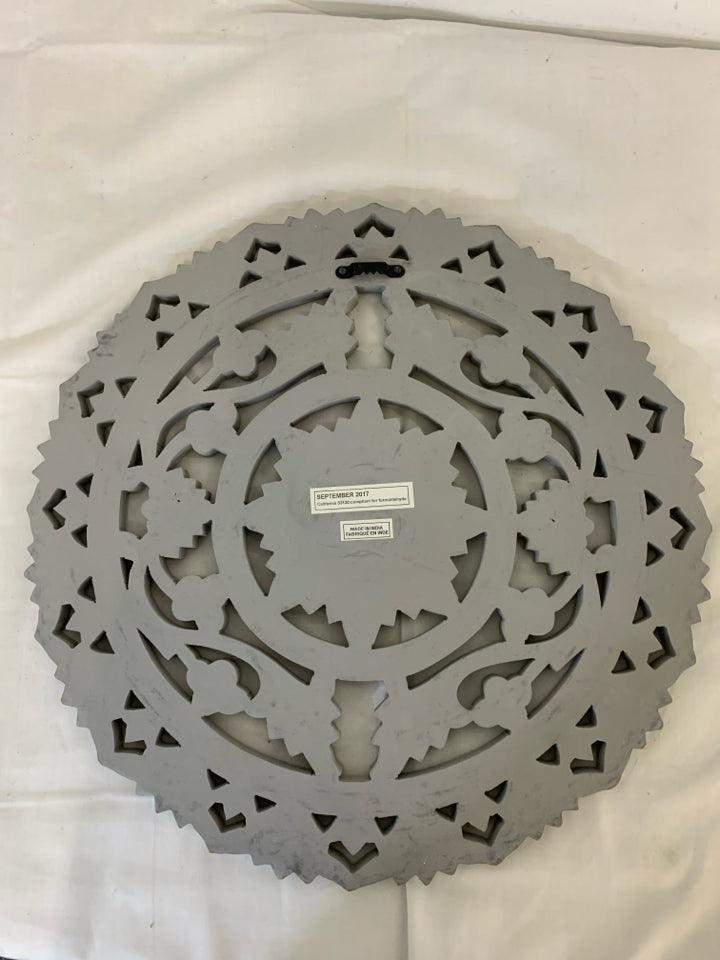 WOOD GREY DISTRESSED CIRCLE MEDALLION CUT OUT WALL ART.