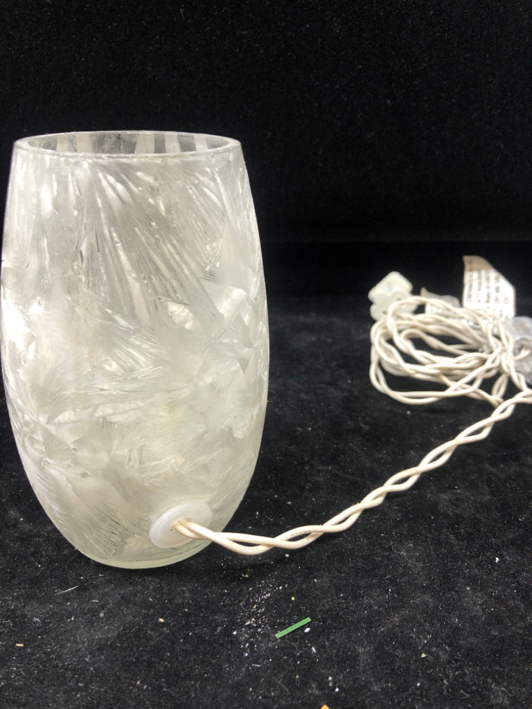 SNOWMAN AND REINDEER LIGHT UP DECOR.