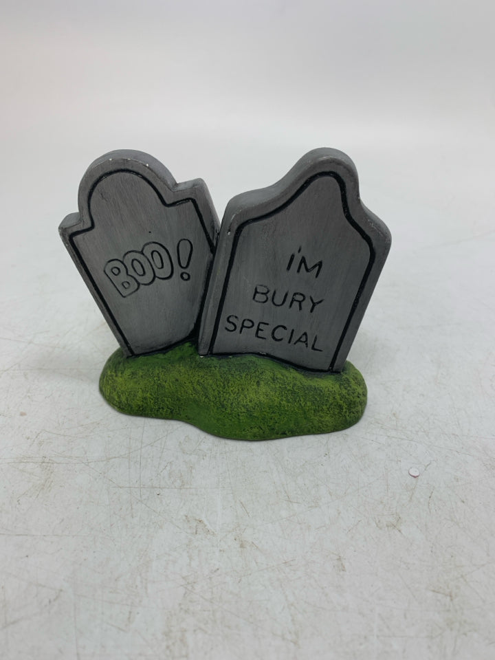 CERAMIC 2 GRAVESTONES W/ SCRIPT.