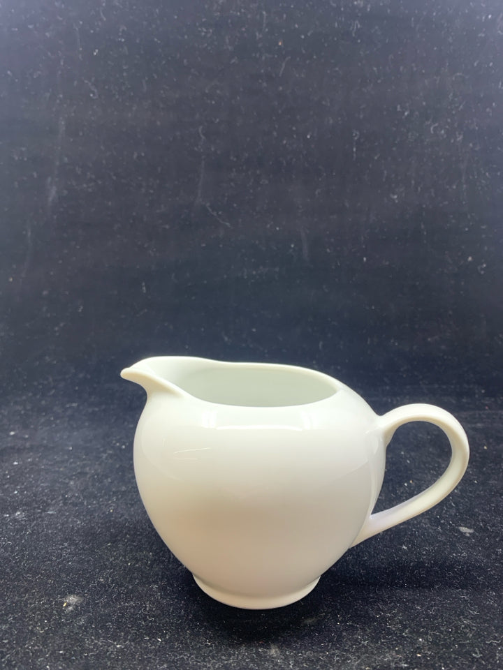 SMALL WHITE CREAMER.