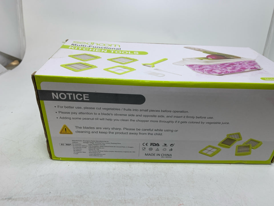 NIB FOOD CHOPPER W/ DIFFERENT BLADES.
