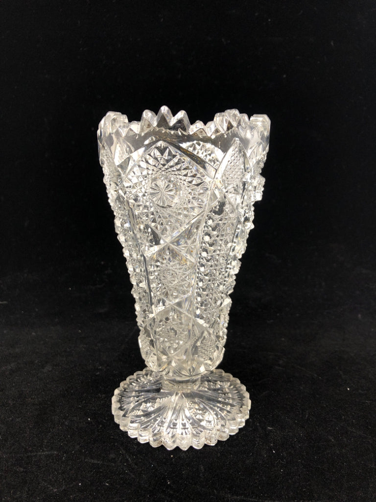VTG FOOTED CUT GLASS VASE W/SAWTOOTH EDGE.