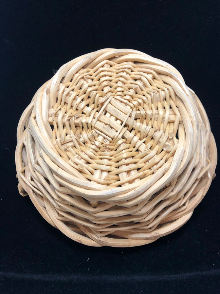 THICK WOVEN BASKET- DOUBLE HANDLES.
