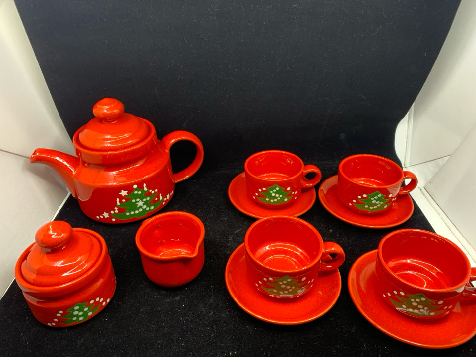 WAECHTERSBACH 11 PC COFFEE SET RED W/ CHRISTMAS TREE.