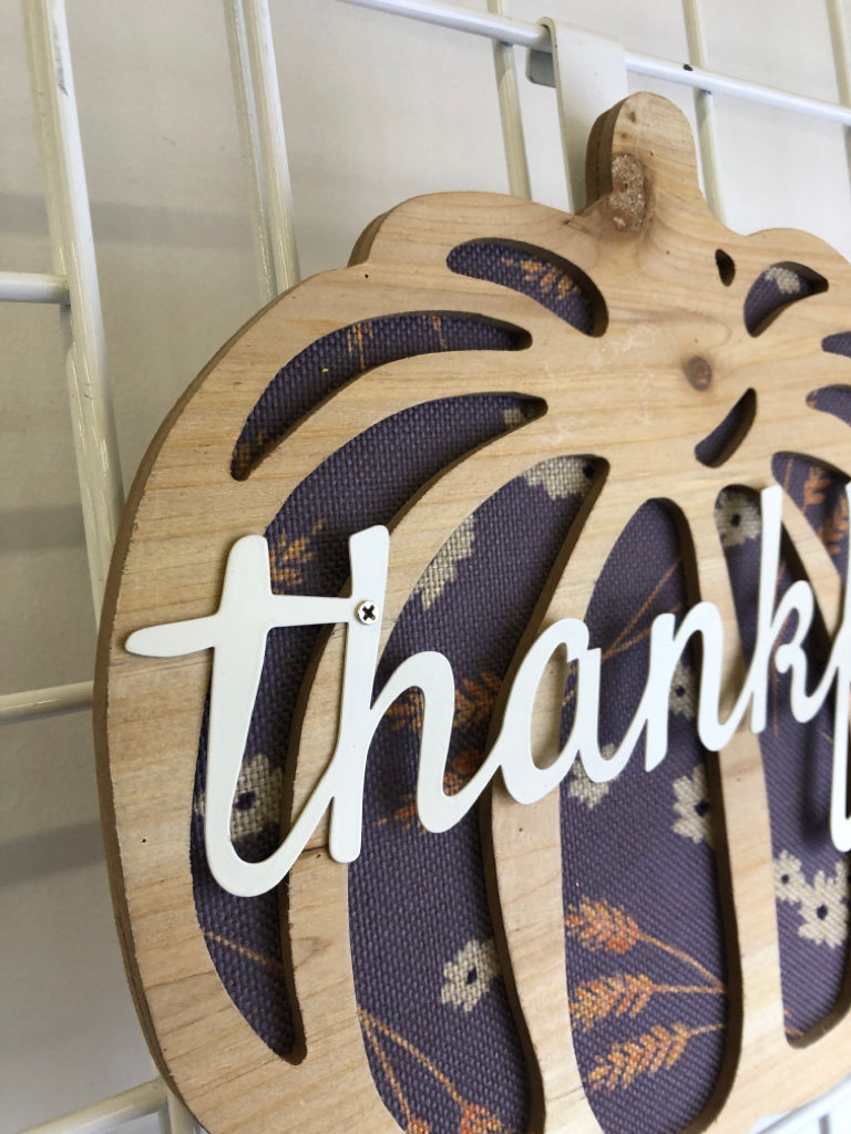 WOOD THANKFUL PUMPKIN WALL ART.